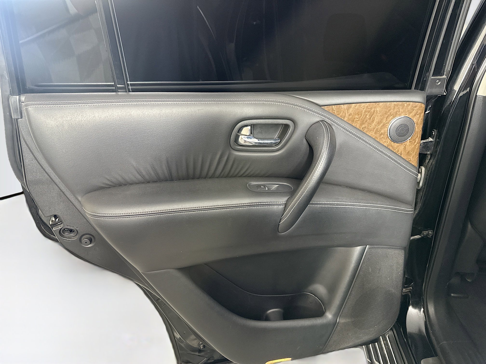 Used 2016 INFINITI QX80 Luxe w/ 22" Wheel Package RWD image 26