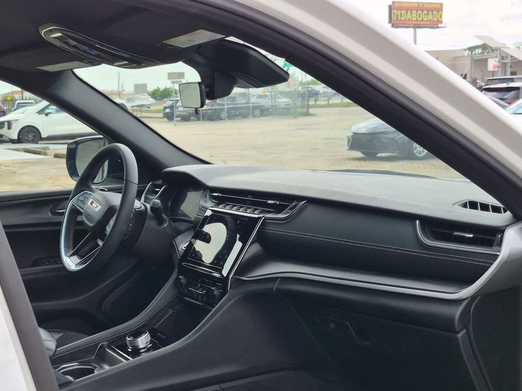 Used 2025 Jeep Grand Cherokee Altitude AWD/4WD image 28