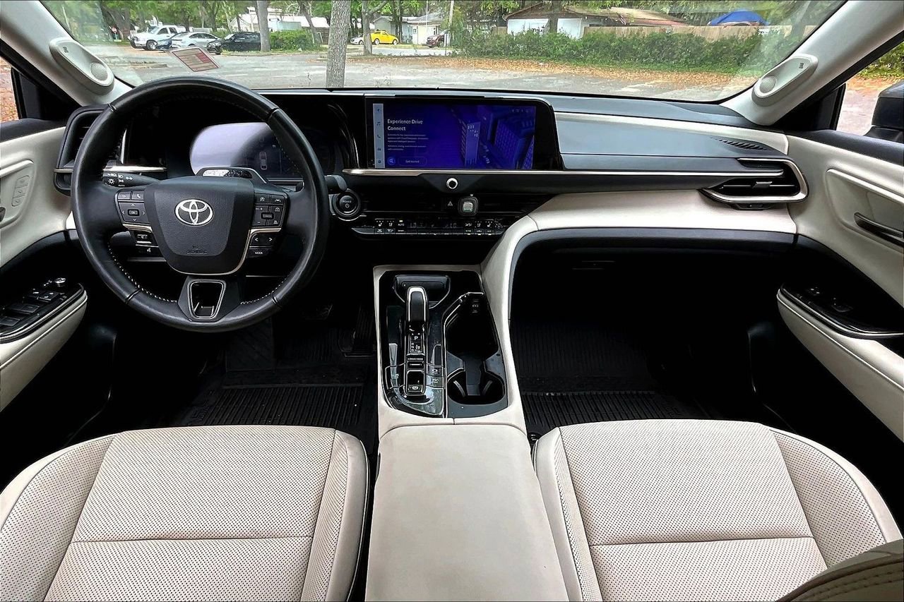 Used 2025 Toyota Crown Limited w/ Advanced Technology Package AWD/4WD image 7