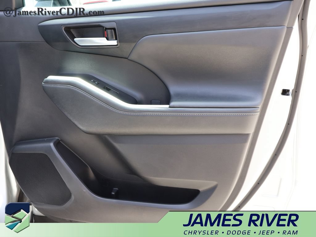 Used 2025 Toyota Highlander XSE AWD/4WD image 8