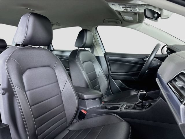 Certified 2024 Volkswagen Jetta SE FWD image 30