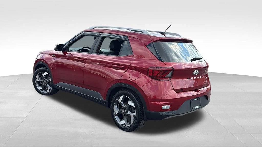 Used 2023 Hyundai Venue Limited image 5