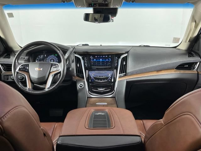 Used 2018 Cadillac Escalade Luxury AWD/4WD image 14