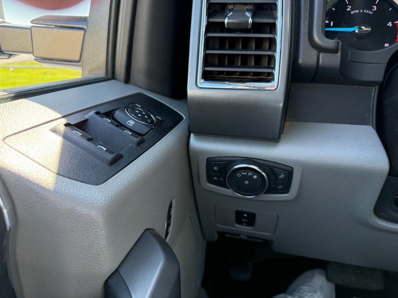 Used 2018 Ford F250 XLT w/ XLT Value Package AWD/4WD image 19