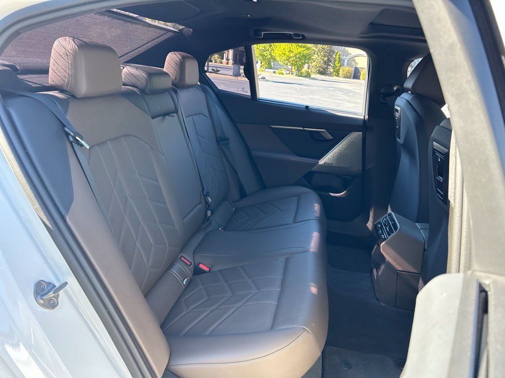 Used 2024 BMW i5 eDrive40i w/ M Sport Package RWD image 45