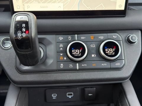 Used 2024 Land Rover Defender 130 X-Dynamic SE AWD/4WD image 35