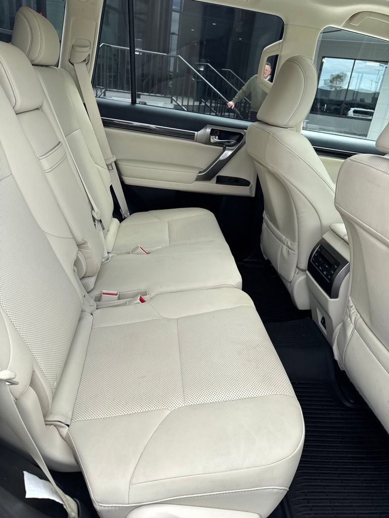 Used 2023 Lexus GX 460 Premium w/ Premium Package AWD/4WD image 7