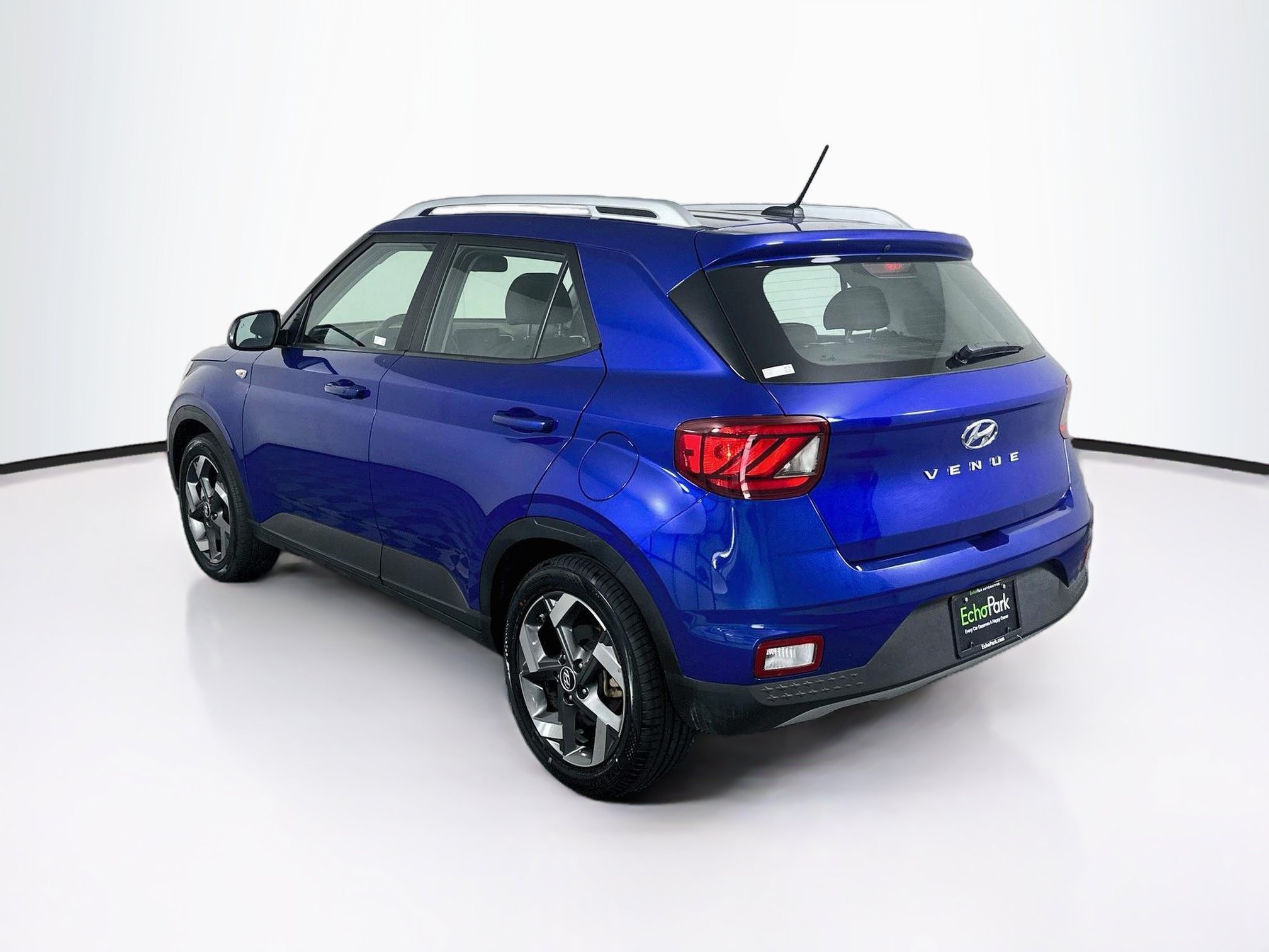 Used 2025 Hyundai Venue SEL FWD image 5