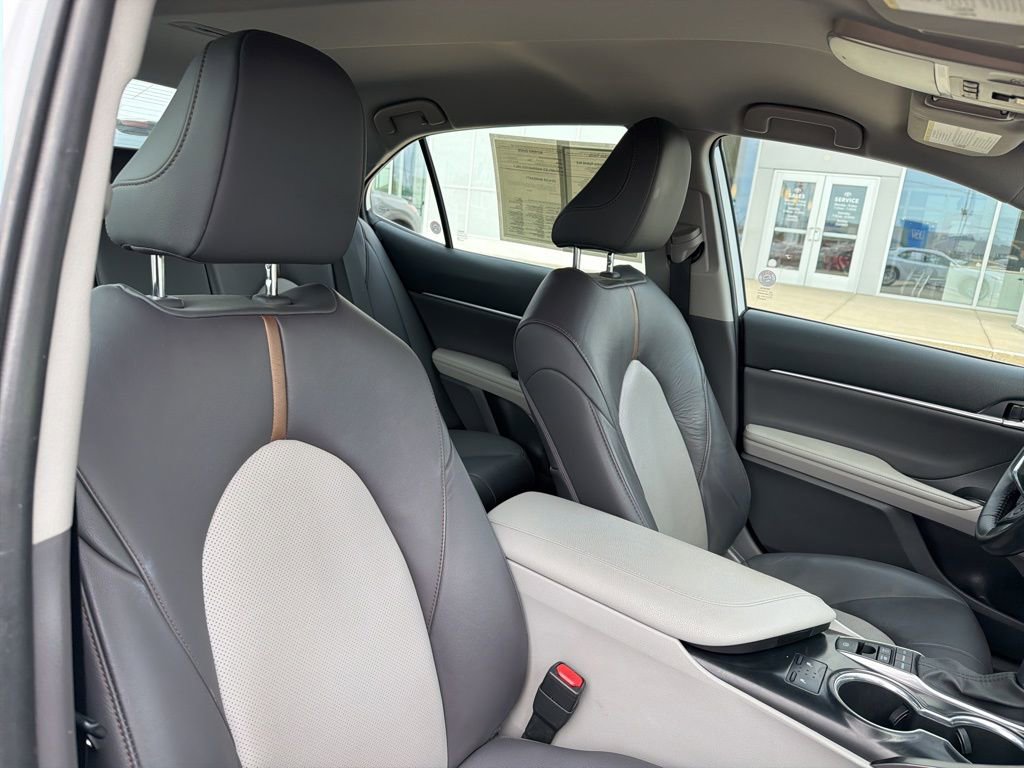 Used 2020 Toyota Camry XLE FWD image 21