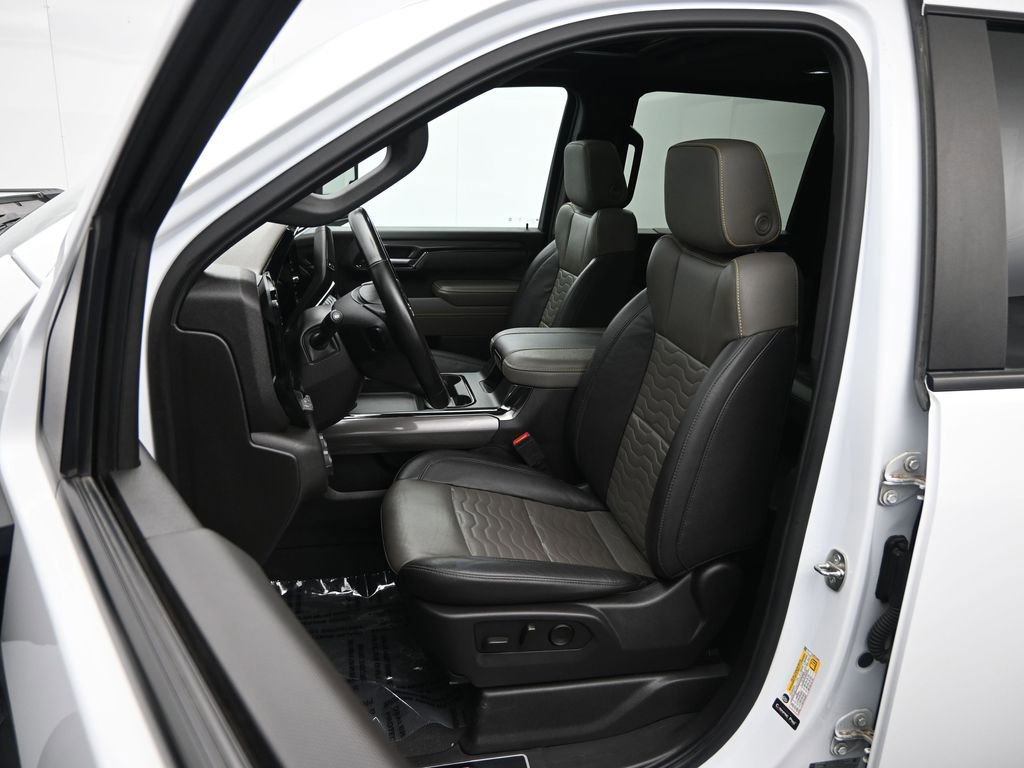 Used 2024 Chevrolet Silverado 2500 ZR2 w/ Technology Package image 26