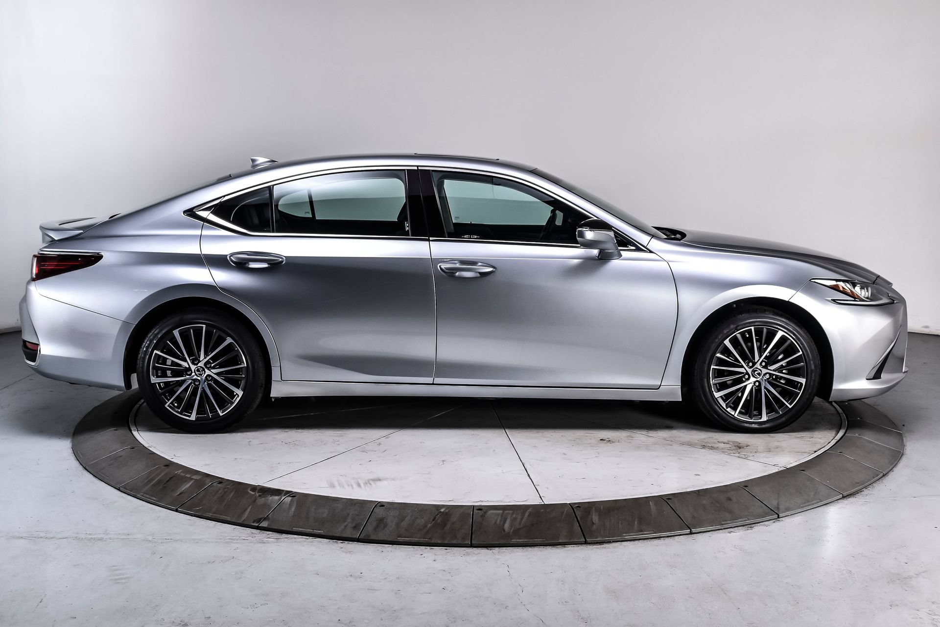 Used 2025 Lexus ES 300h w/ Premium Package FWD image 7