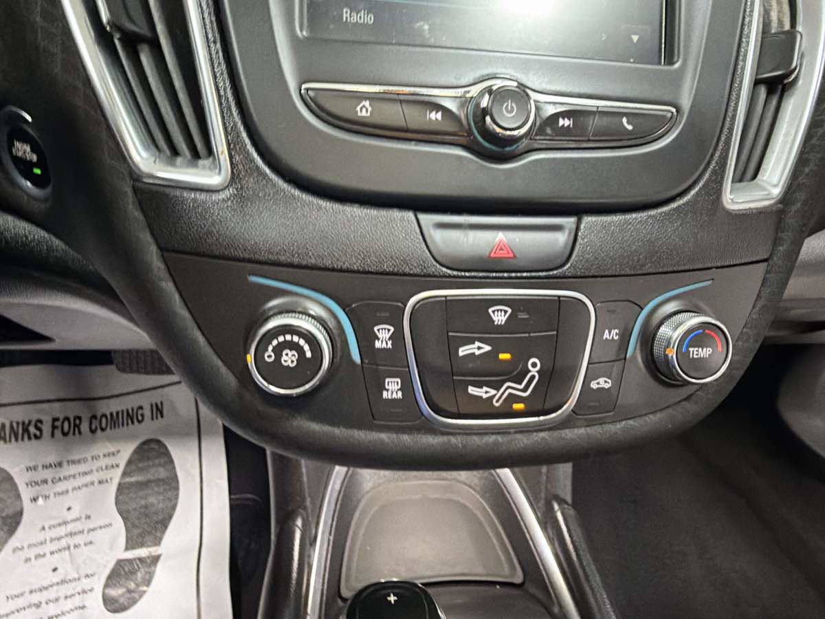 Used 2018 Chevrolet Malibu LT image 19