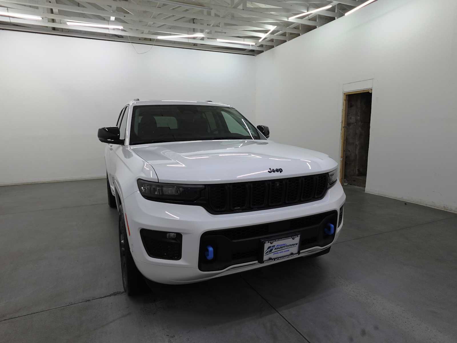 Used 2023 Jeep Grand Cherokee 30th Anniversary AWD/4WD image 3