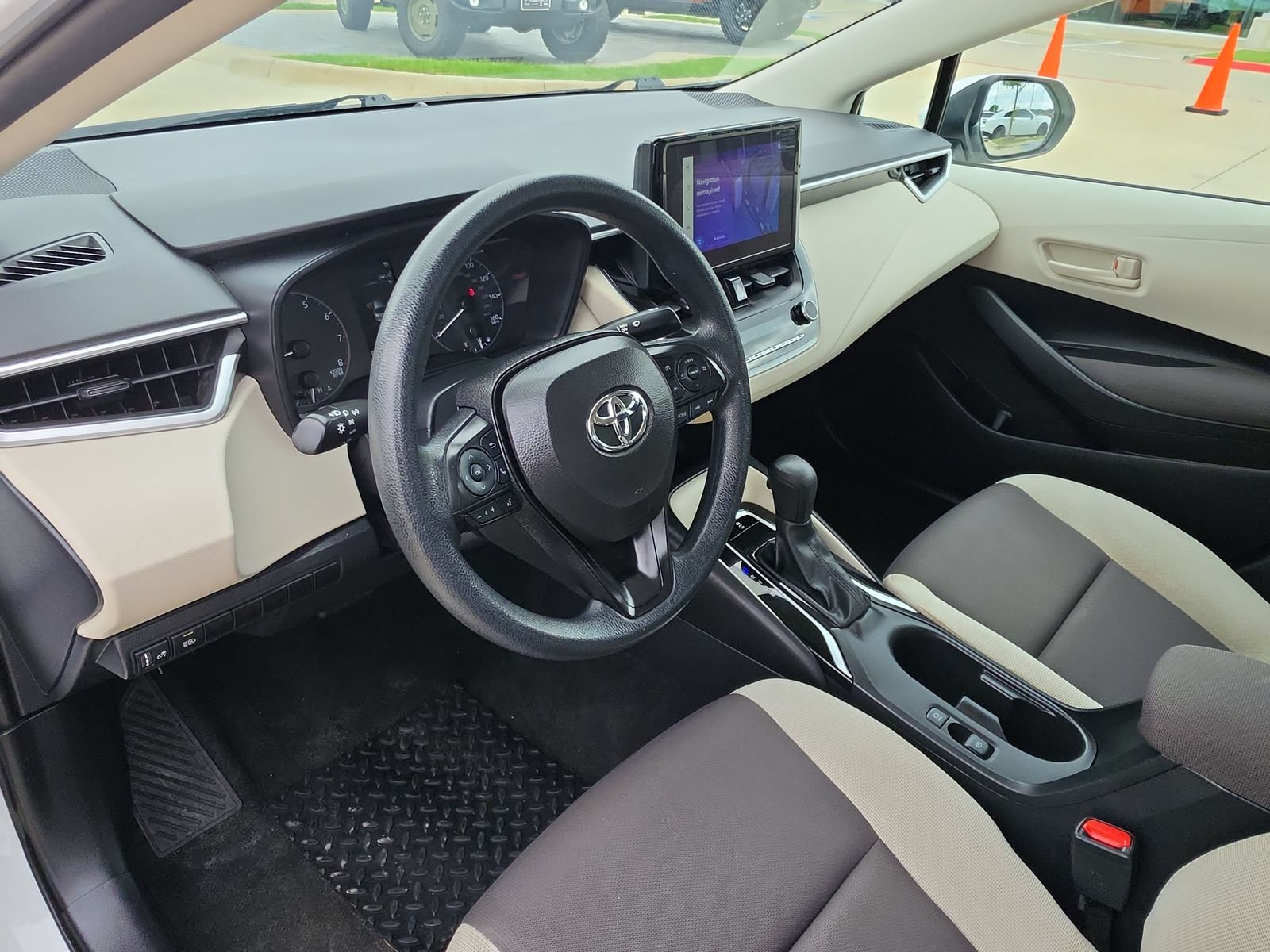 Used 2024 Toyota Corolla LE FWD image 9