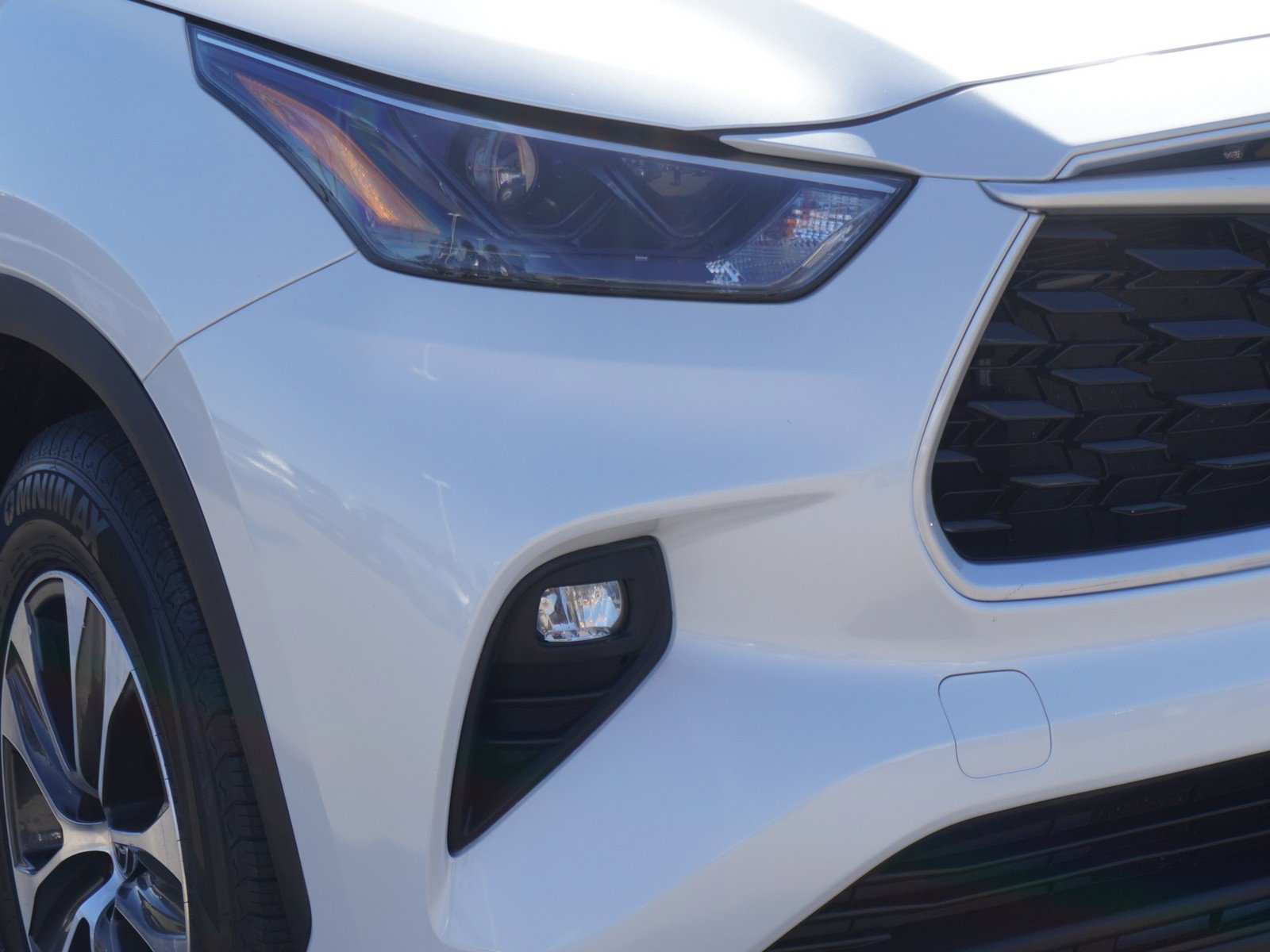 Used 2023 Toyota Highlander XLE image 3