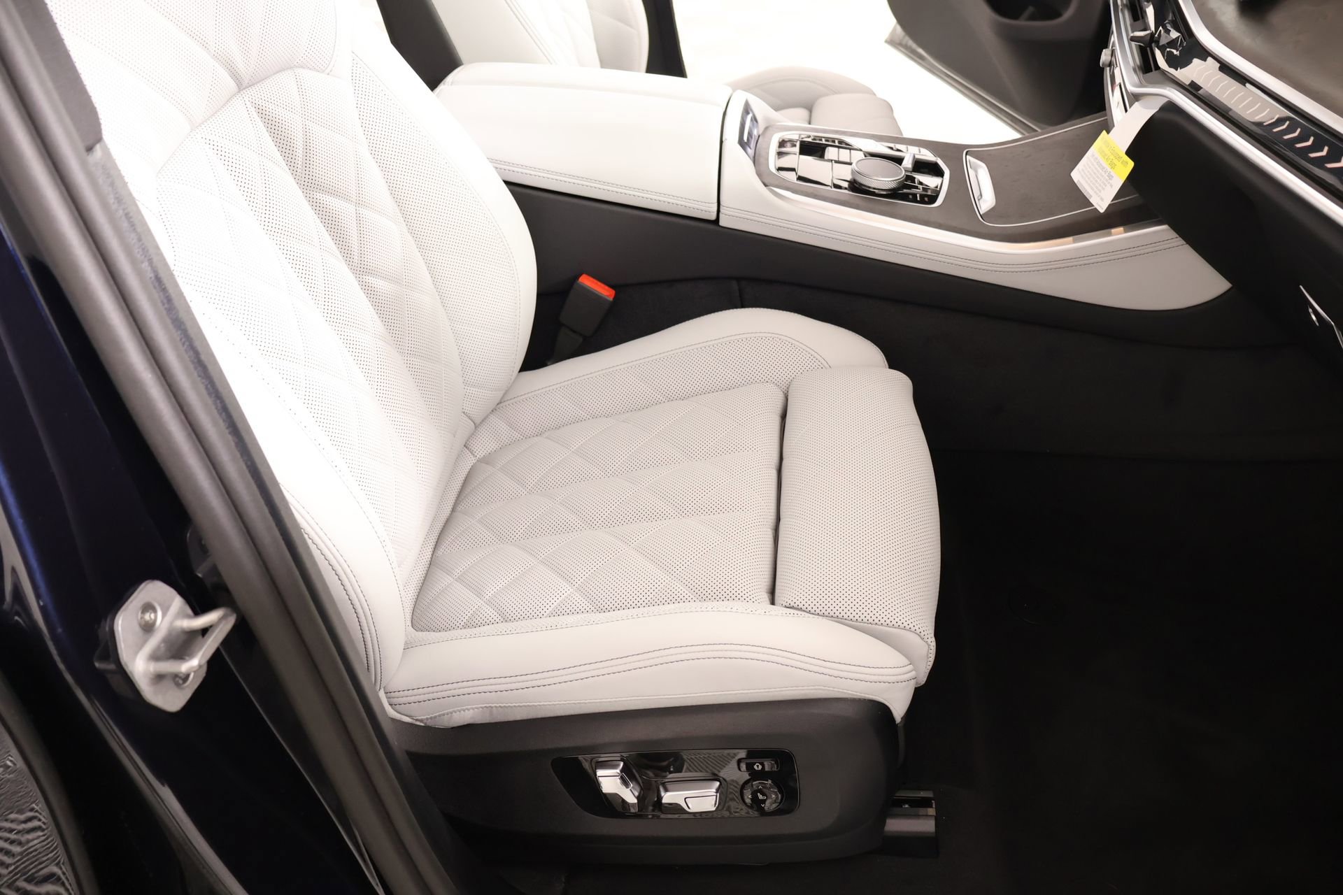 New 2026 BMW X5 xDrive40i AWD/4WD image 13