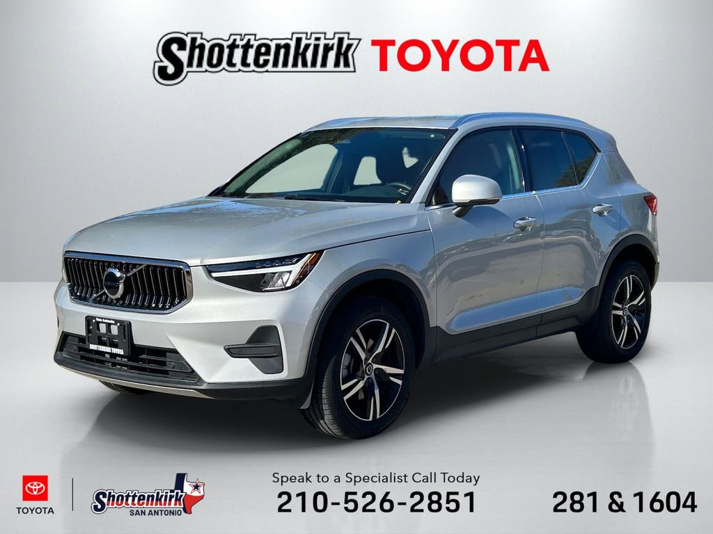 Used 2025 Volvo XC40 B5 Core w/ Protection Package Premier image 1