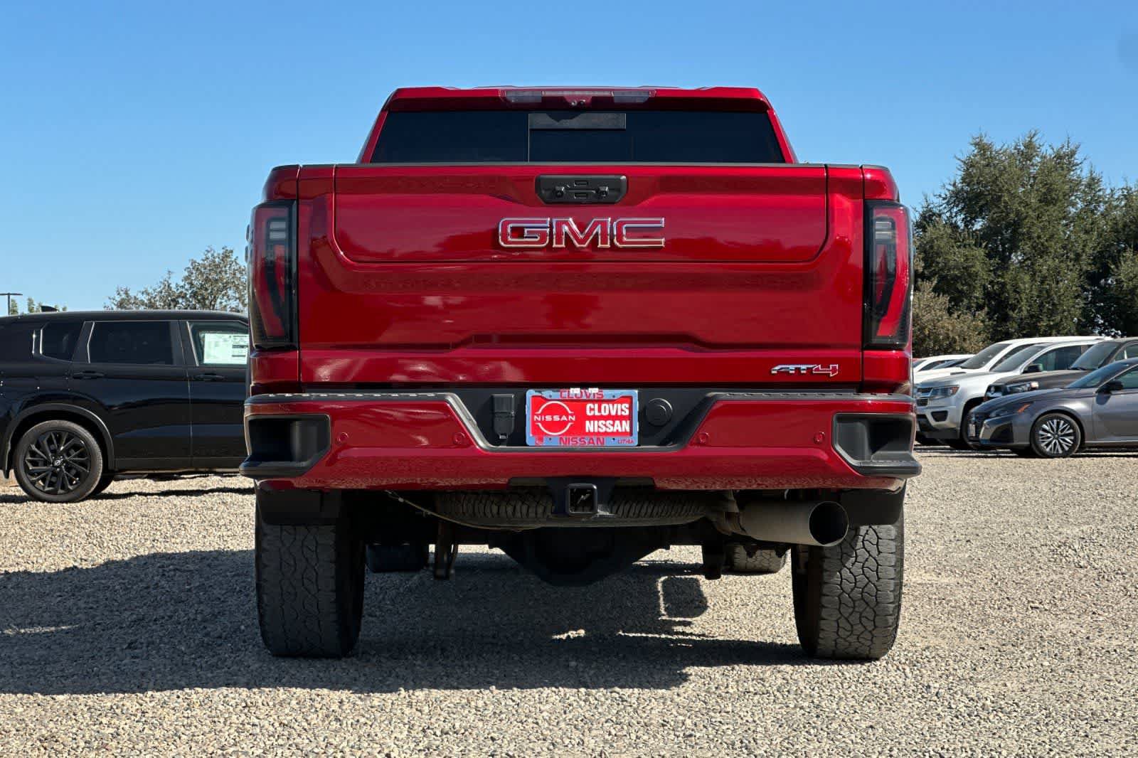 Used 2024 GMC Sierra 2500 AT4 w/ AT4 Premium Plus Package AWD/4WD image 8