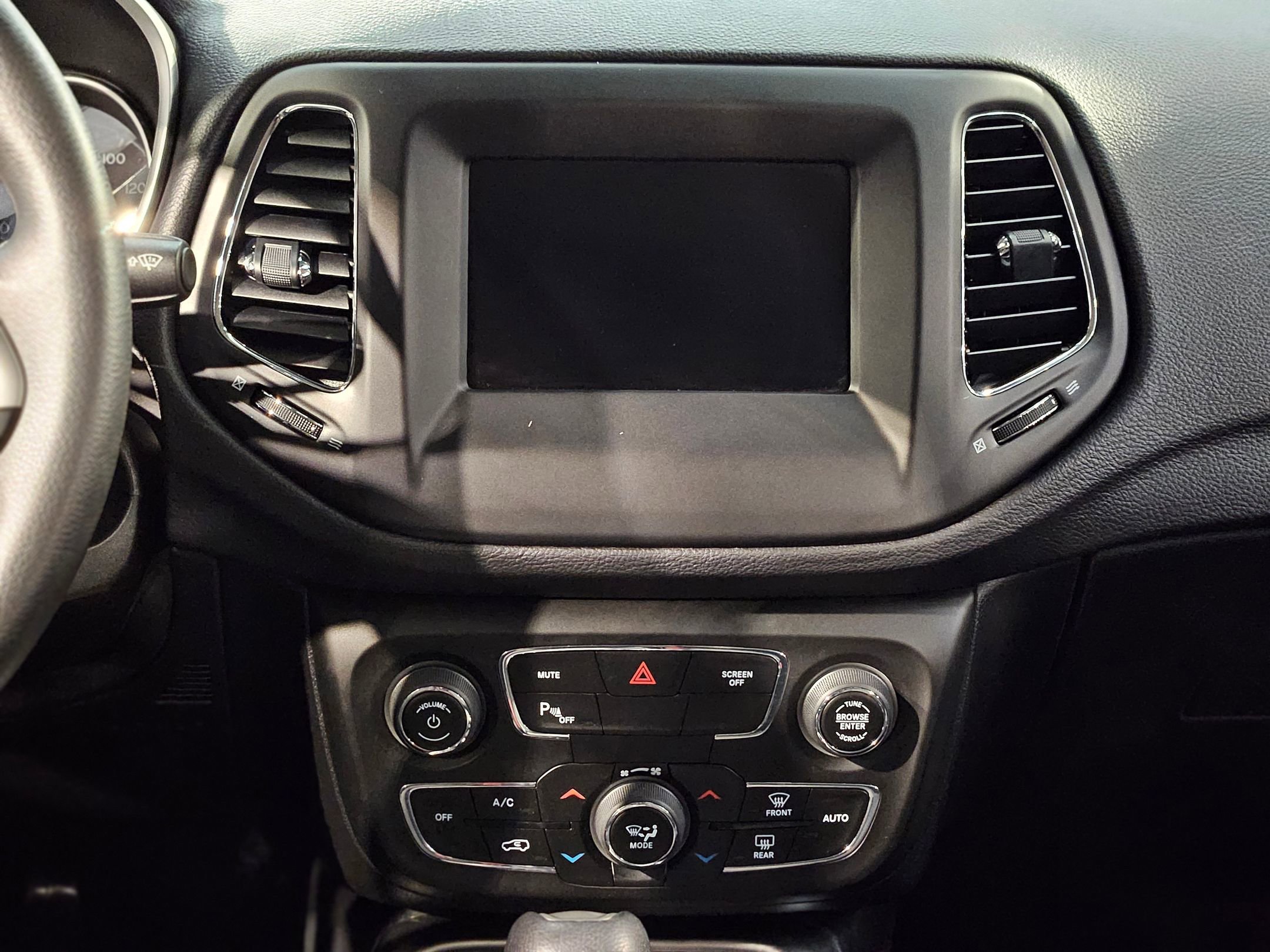 Used 2018 Jeep Compass Sport w/ Tech Group image 15