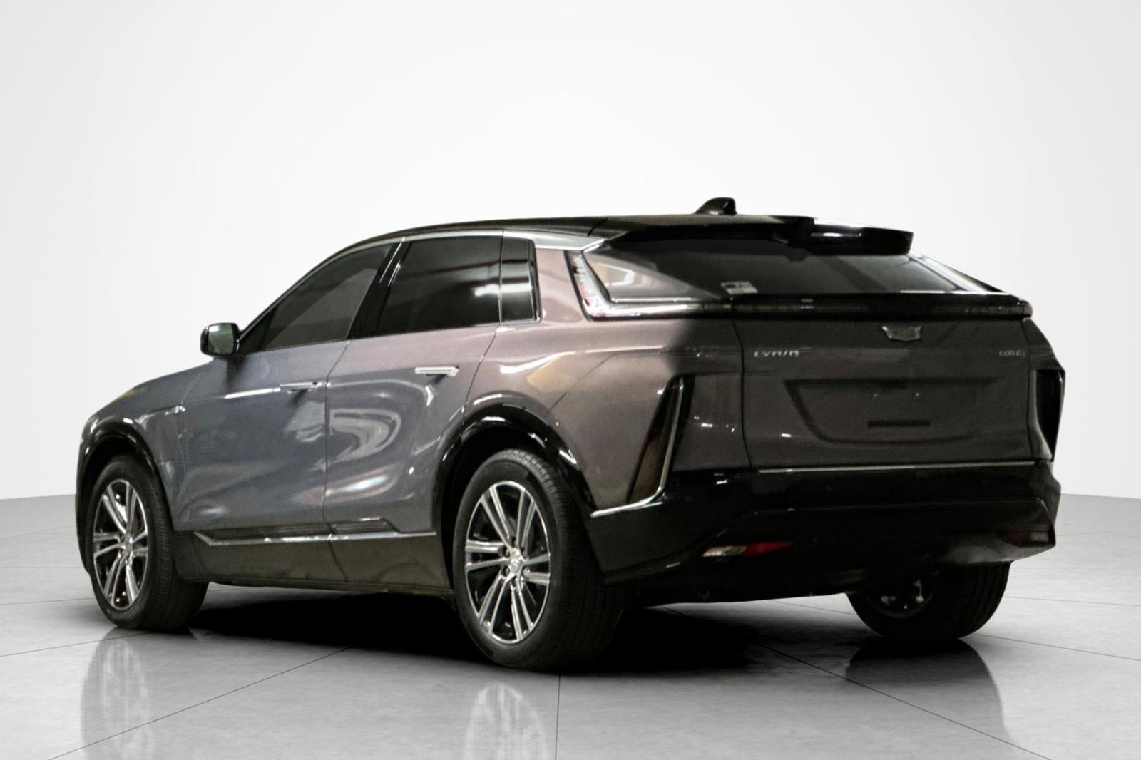 Used 2025 Cadillac Lyriq Luxury AWD/4WD image 3
