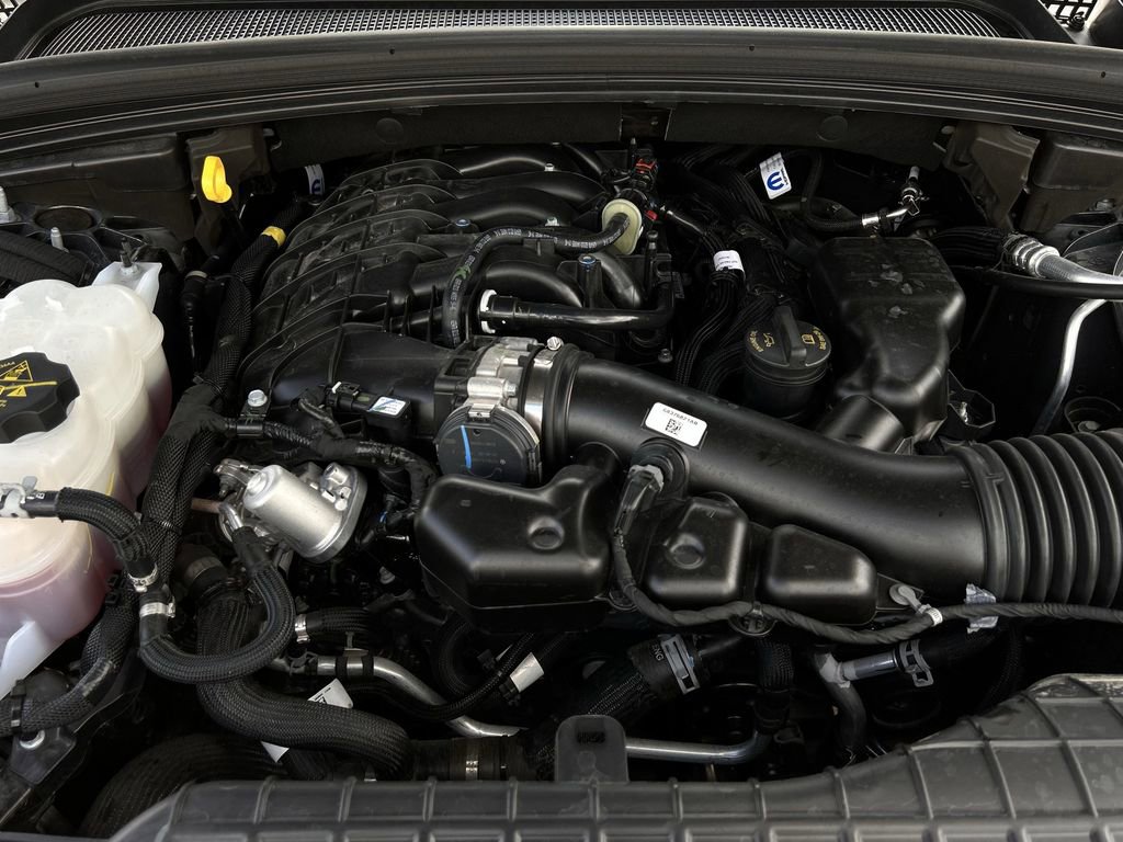 Used 2025 Jeep Grand Cherokee Laredo X RWD image 34