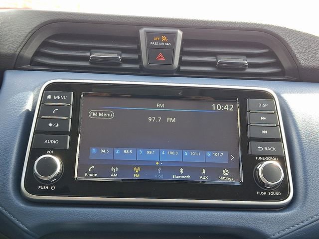 Used 2025 Nissan Versa SV image 17