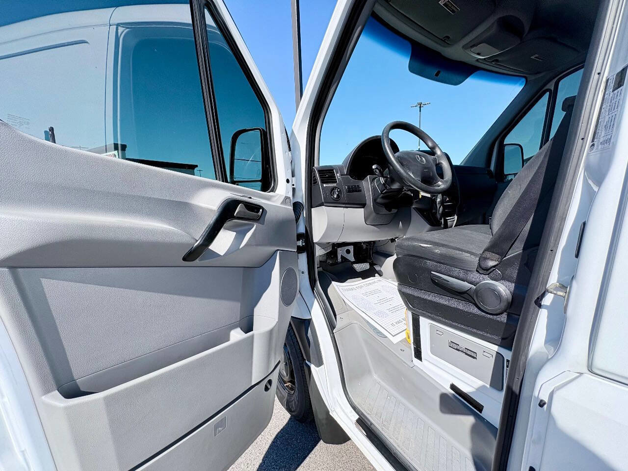 Used 2017 Mercedes-Benz Sprinter 2500 image 10