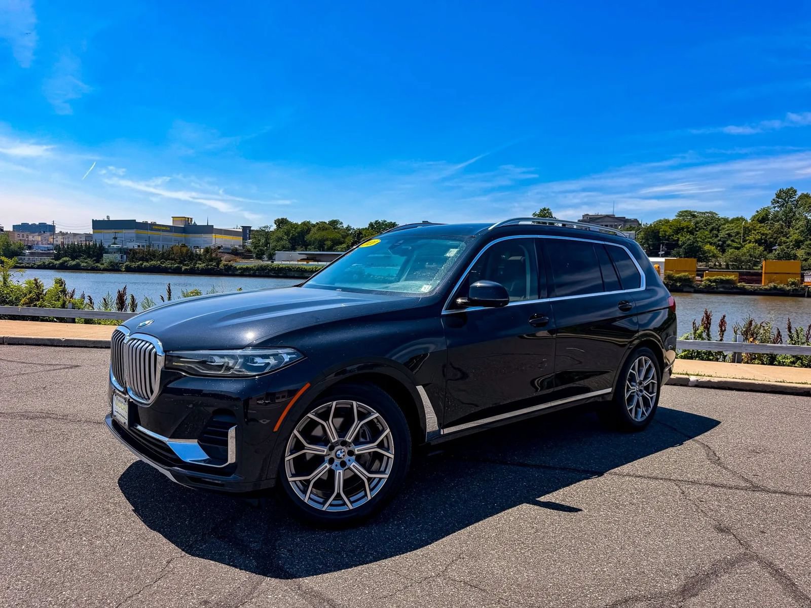 Used 2021 BMW X7 xDrive40i w/ Premium Package AWD/4WD image 2