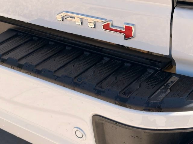 Used 2025 GMC Sierra 2500 AT4 AWD/4WD image 9