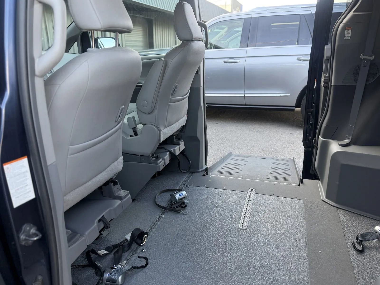 Used 2019 Toyota Sienna XLE FWD image 19