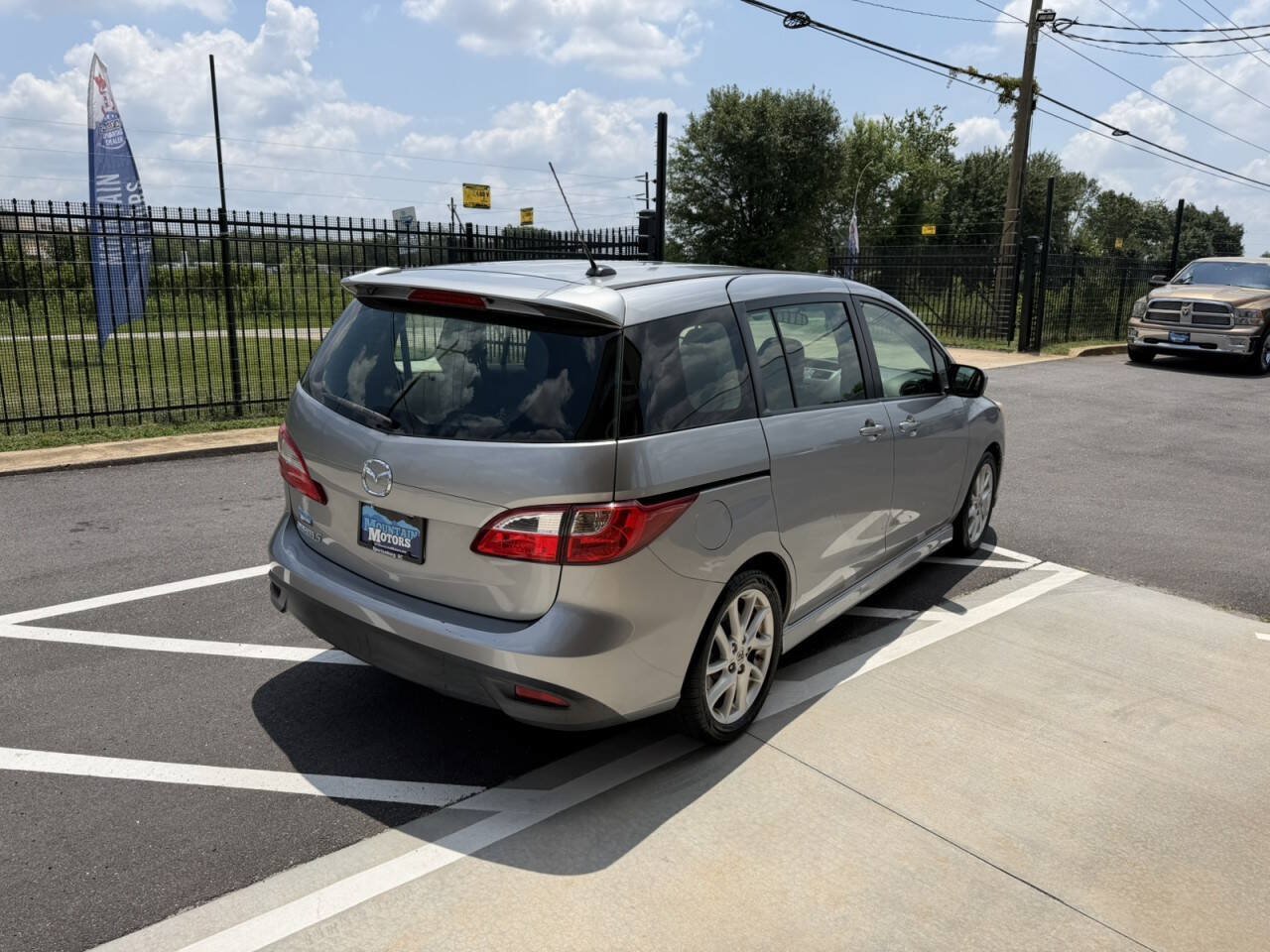 Used 2012 MAZDA MAZDA5 Touring w/ Moonroof & Audio Pkg FWD image 6