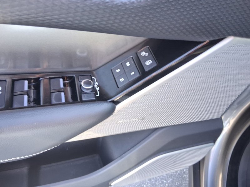 Used 2018 Land Rover Range Rover Velar S AWD/4WD image 15