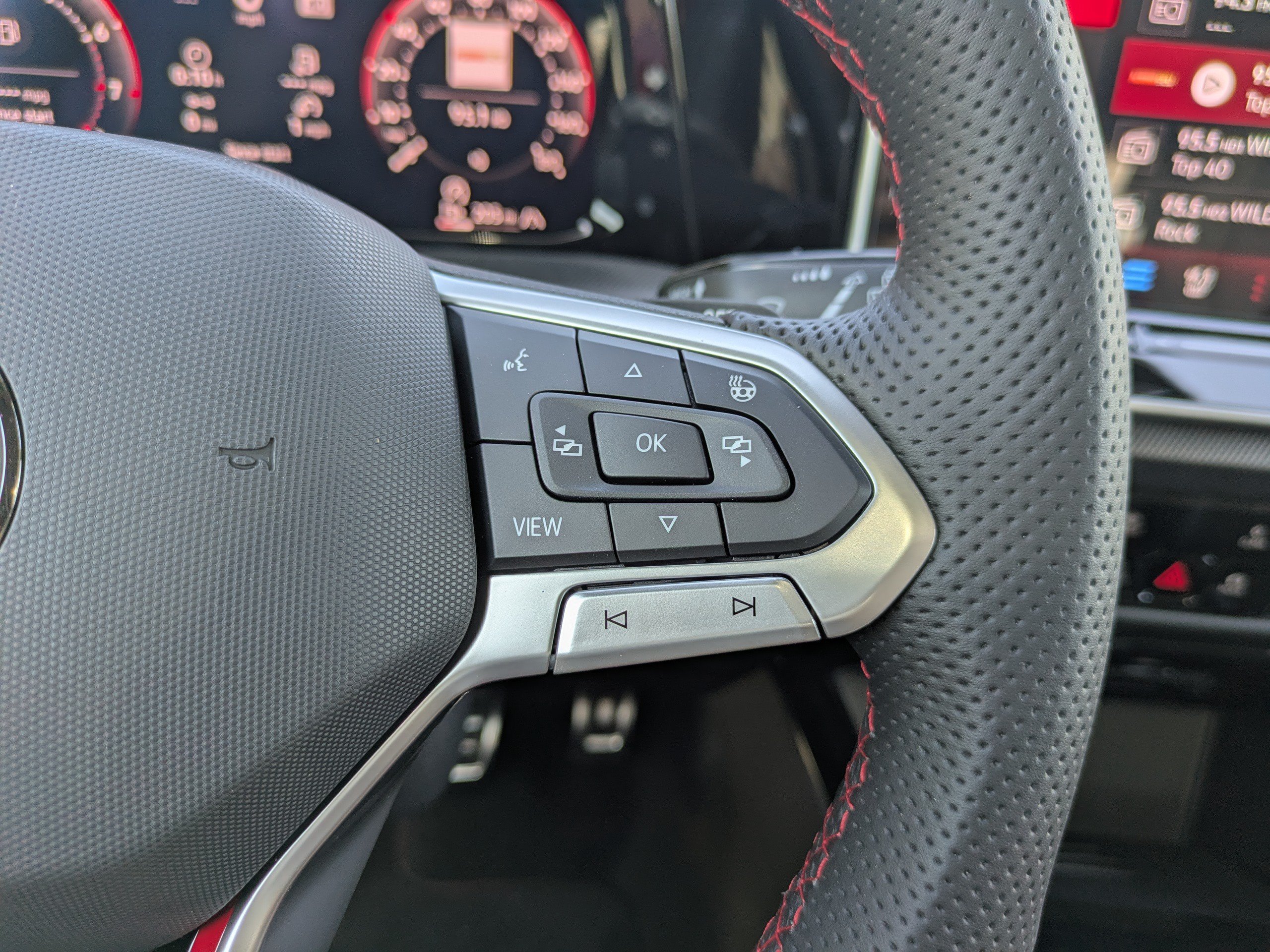 New 2026 Volkswagen GTI SE FWD image 25
