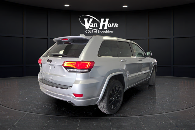 Used 2017 Jeep Grand Cherokee Altitude AWD/4WD image 7