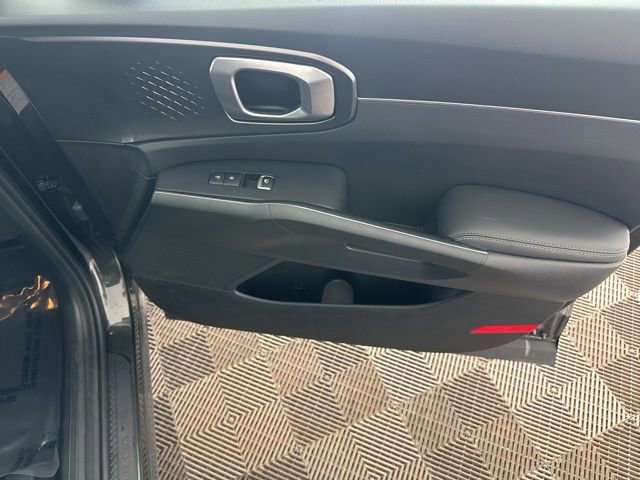 Certified 2025 Kia Sorento EX image 21