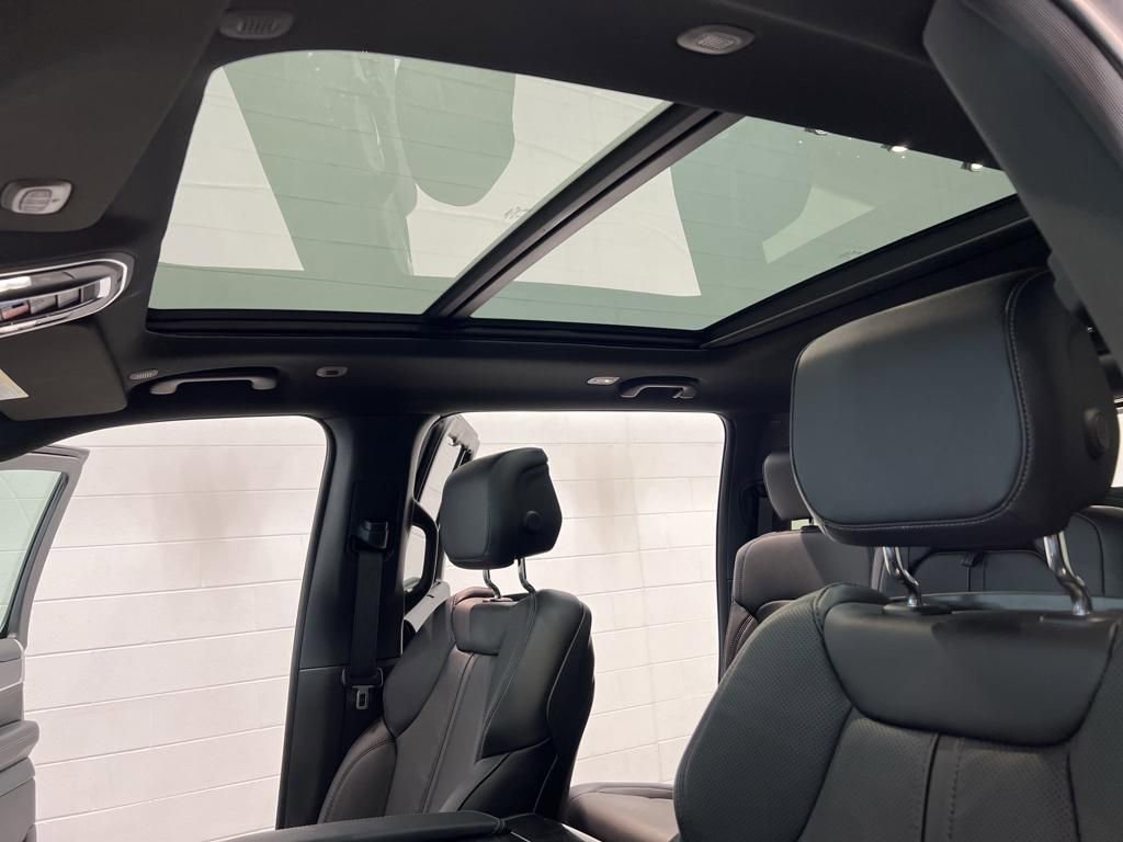 New 2024 Jeep Wagoneer 4WD w/ Premium Group I image 19