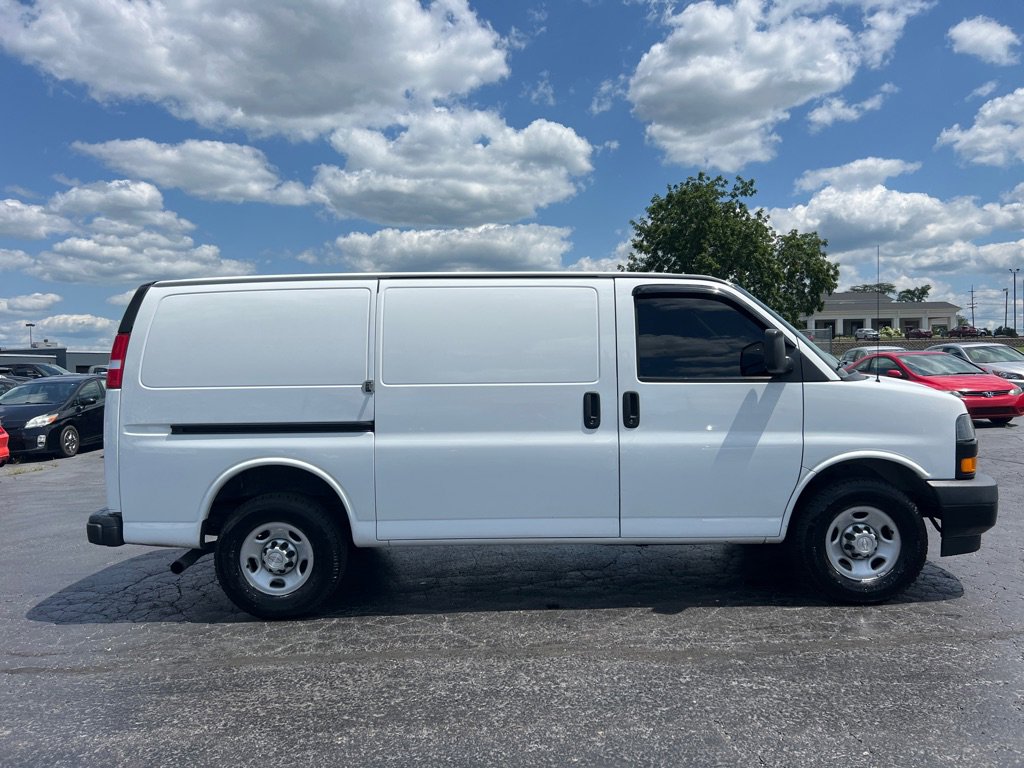 Used 2018 Chevrolet Express 3500 w/ Driver Convenience Package image 8