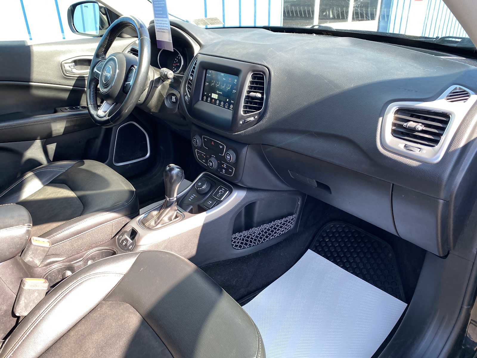 Used 2019 Jeep Compass Latitude w/ Popular Equipment Group AWD/4WD image 29
