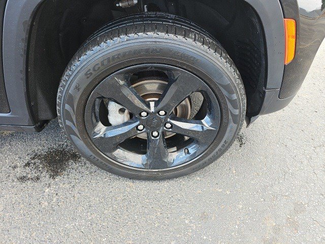 Used 2023 Jeep Grand Cherokee Limited w/ Luxury Tech Group II image 10