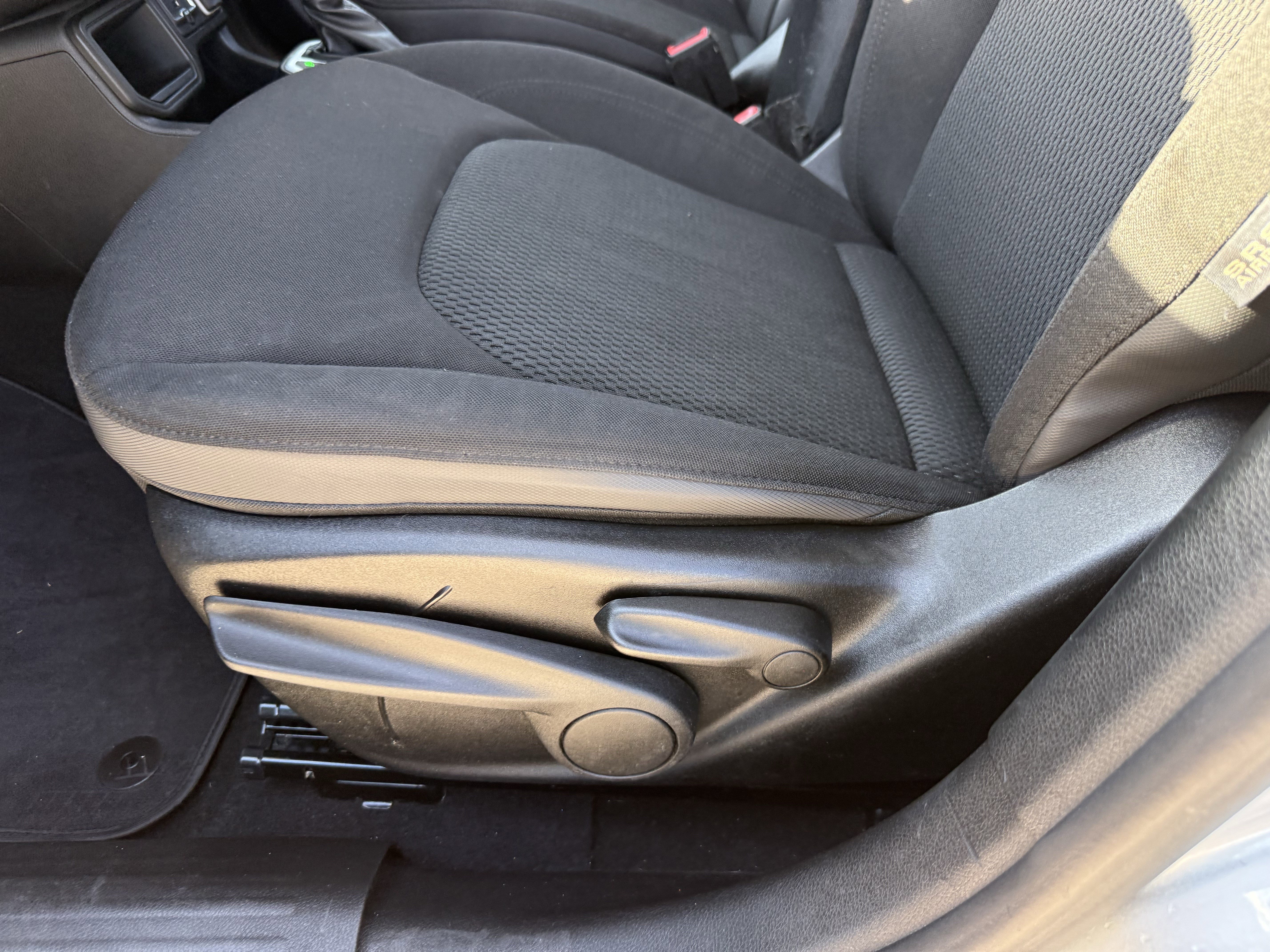 Used 2018 Jeep Renegade Altitude image 28