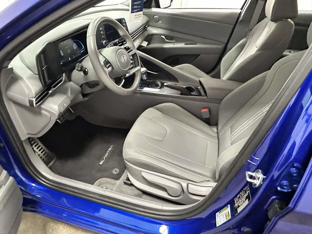 Certified 2025 Hyundai Elantra Sport FWD image 11