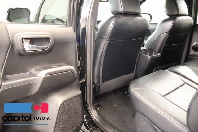 Used 2019 Toyota Tacoma TRD Off-Road w/ TRD Premium Off Road Package AWD/4WD image 31