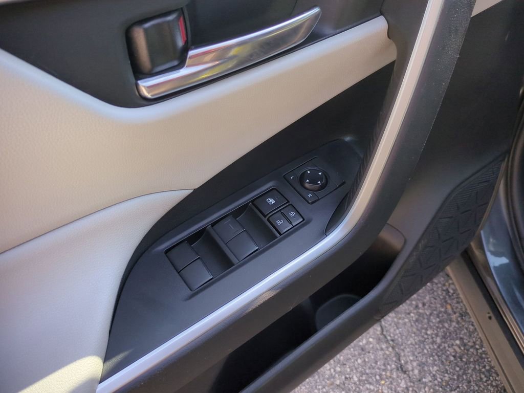 Used 2021 Toyota RAV4 XLE image 13