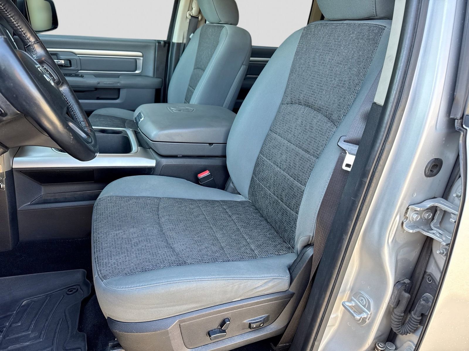 Used 2016 RAM 1500 Big Horn AWD/4WD image 20