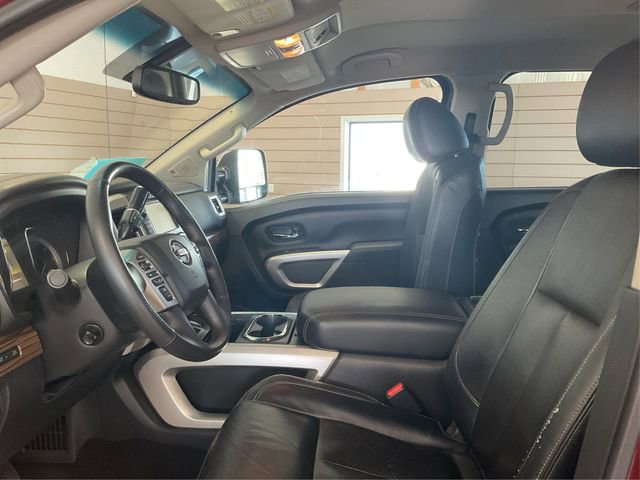 Used 2018 Nissan Titan SL w/ Chrome Package image 9