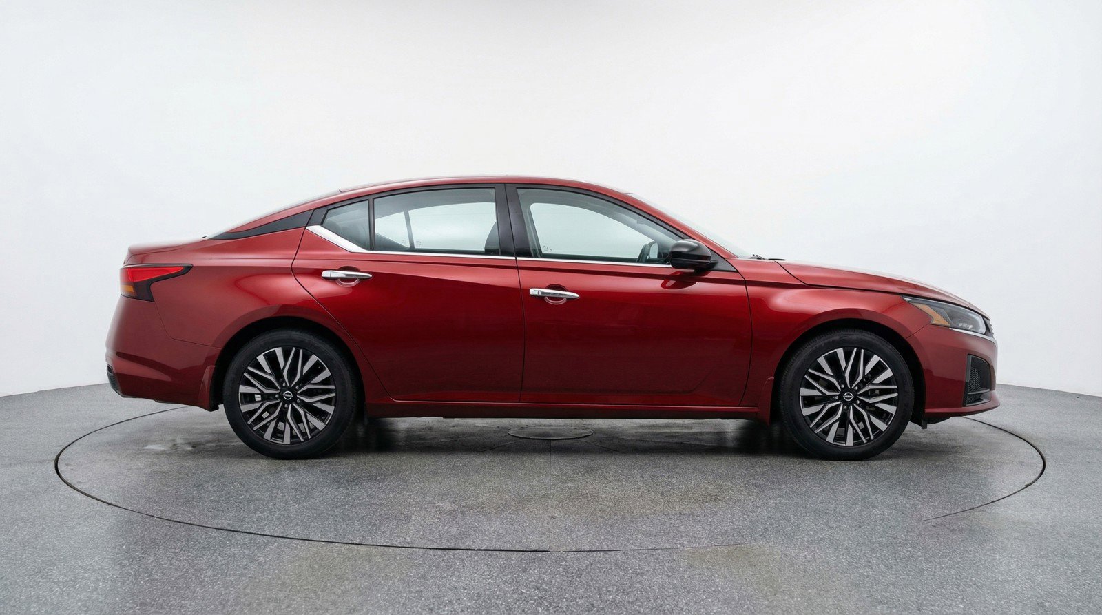 Used 2025 Nissan Altima 2.5 SV FWD image 11