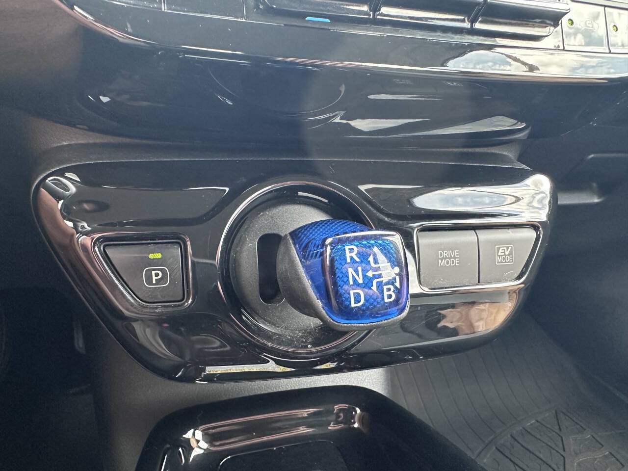 Used 2017 Toyota Prius Three Touring FWD image 26