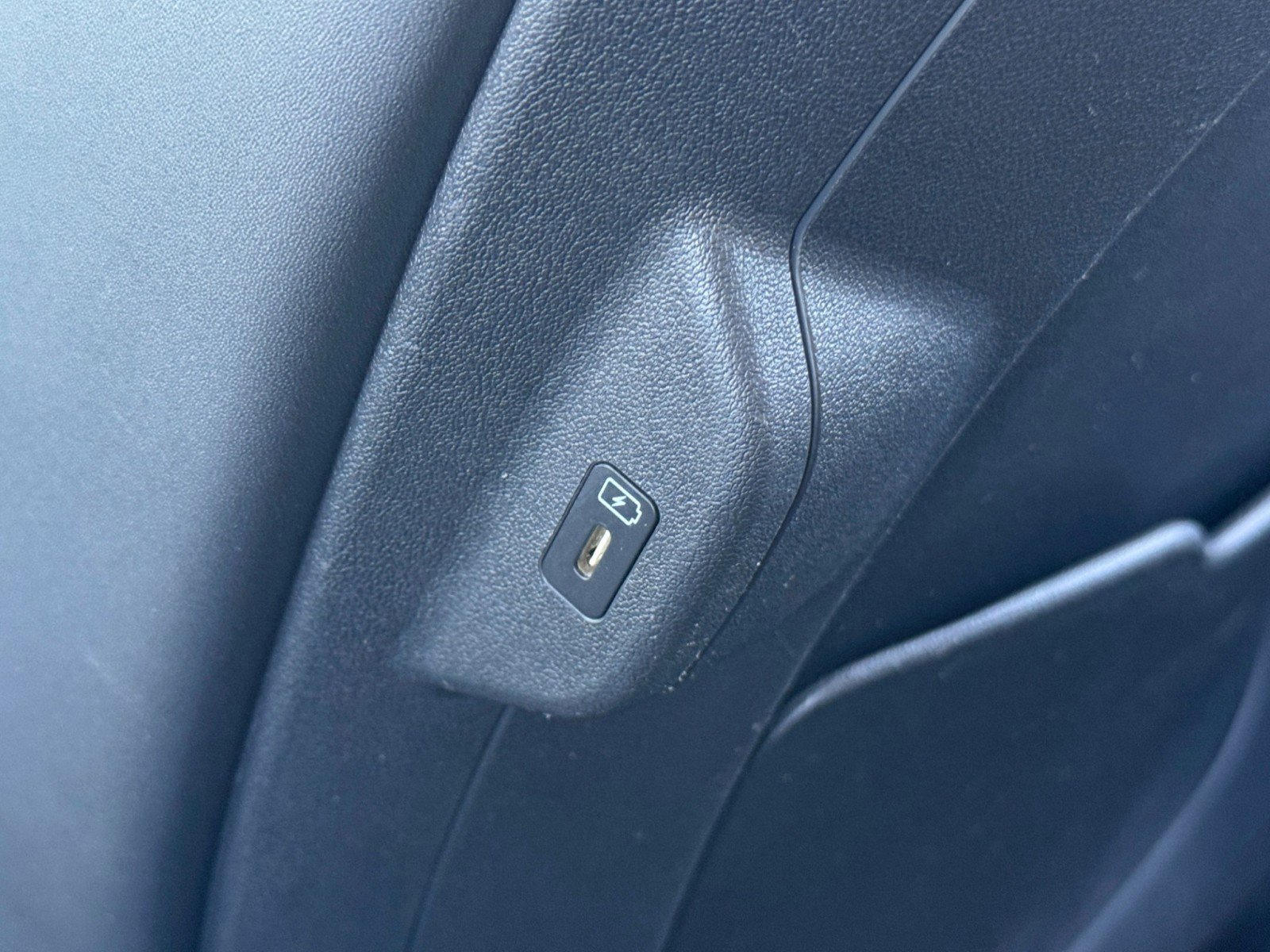 Used 2023 Kia Niro SX Touring image 31