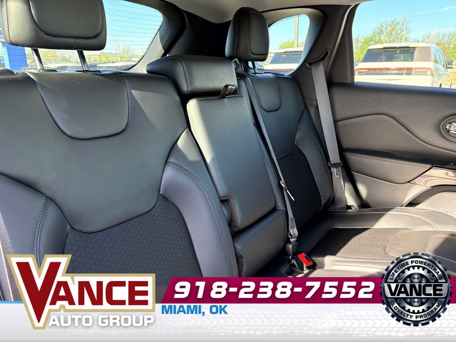 Used 2019 Jeep Cherokee Latitude Plus AWD/4WD image 19