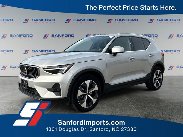 Used 2023 Volvo XC40 B5 Plus AWD/4WD image 1